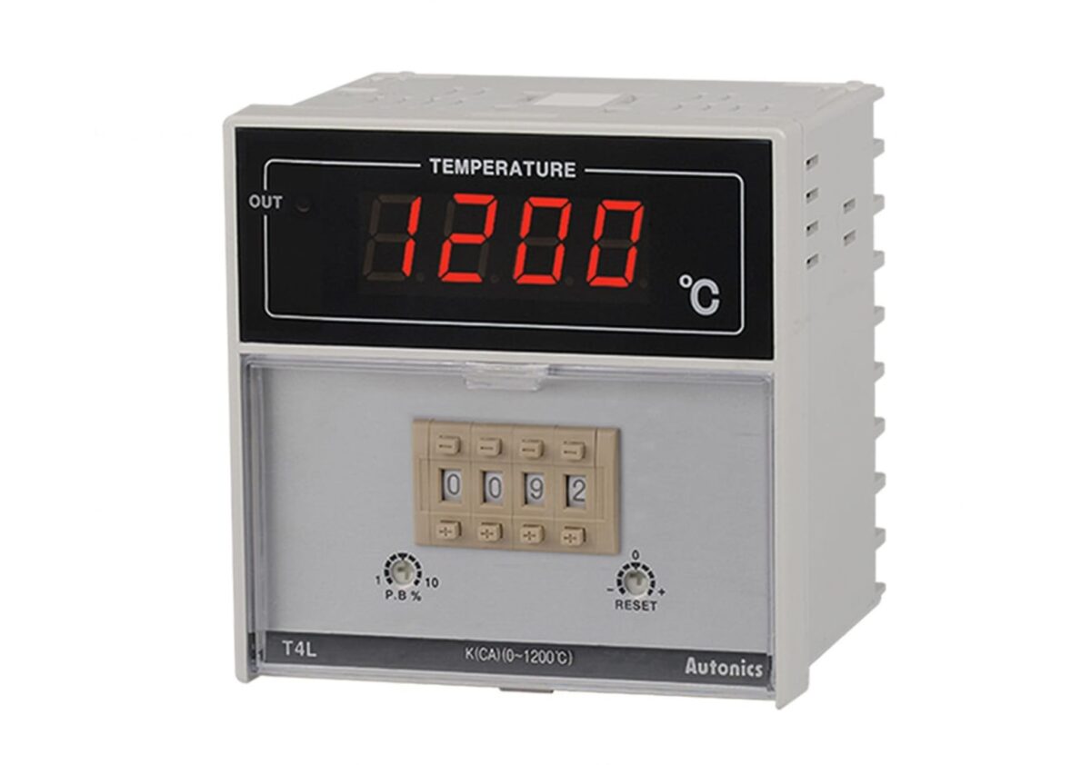 Autonics Temperature Controller, 1/4 DIN - Image 1