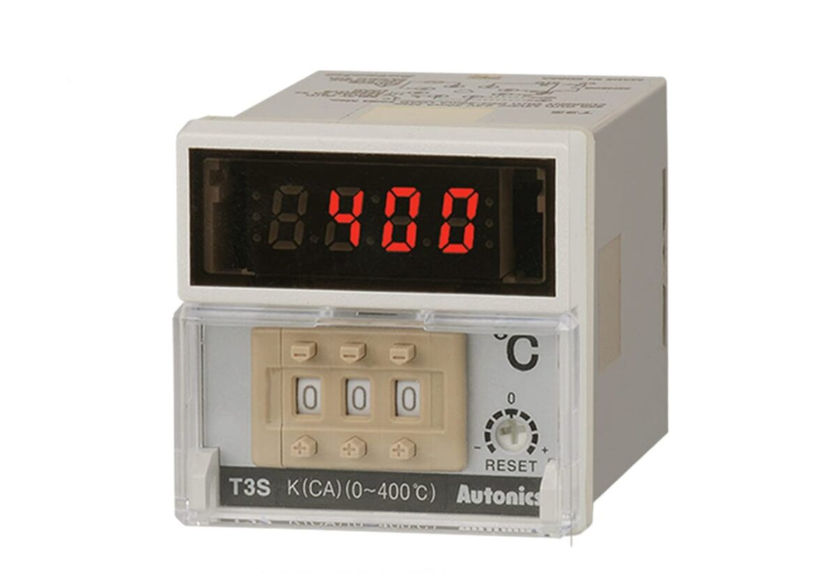 autonics temp1 Autonics Digital Temperature Controller, 1/16 DIN - Image 1